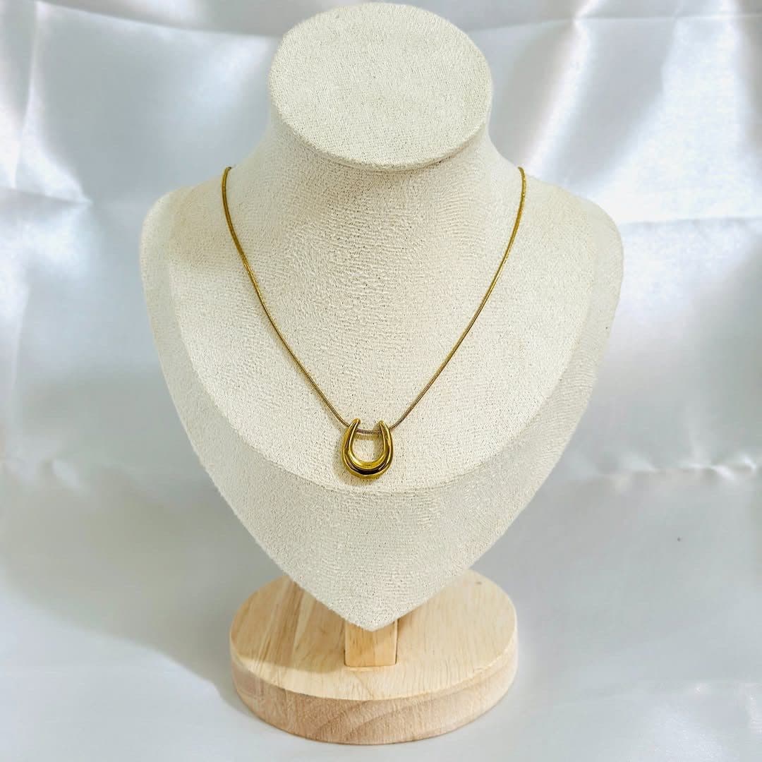 Anti Tarnish Geometric Shaped Pendant For Women