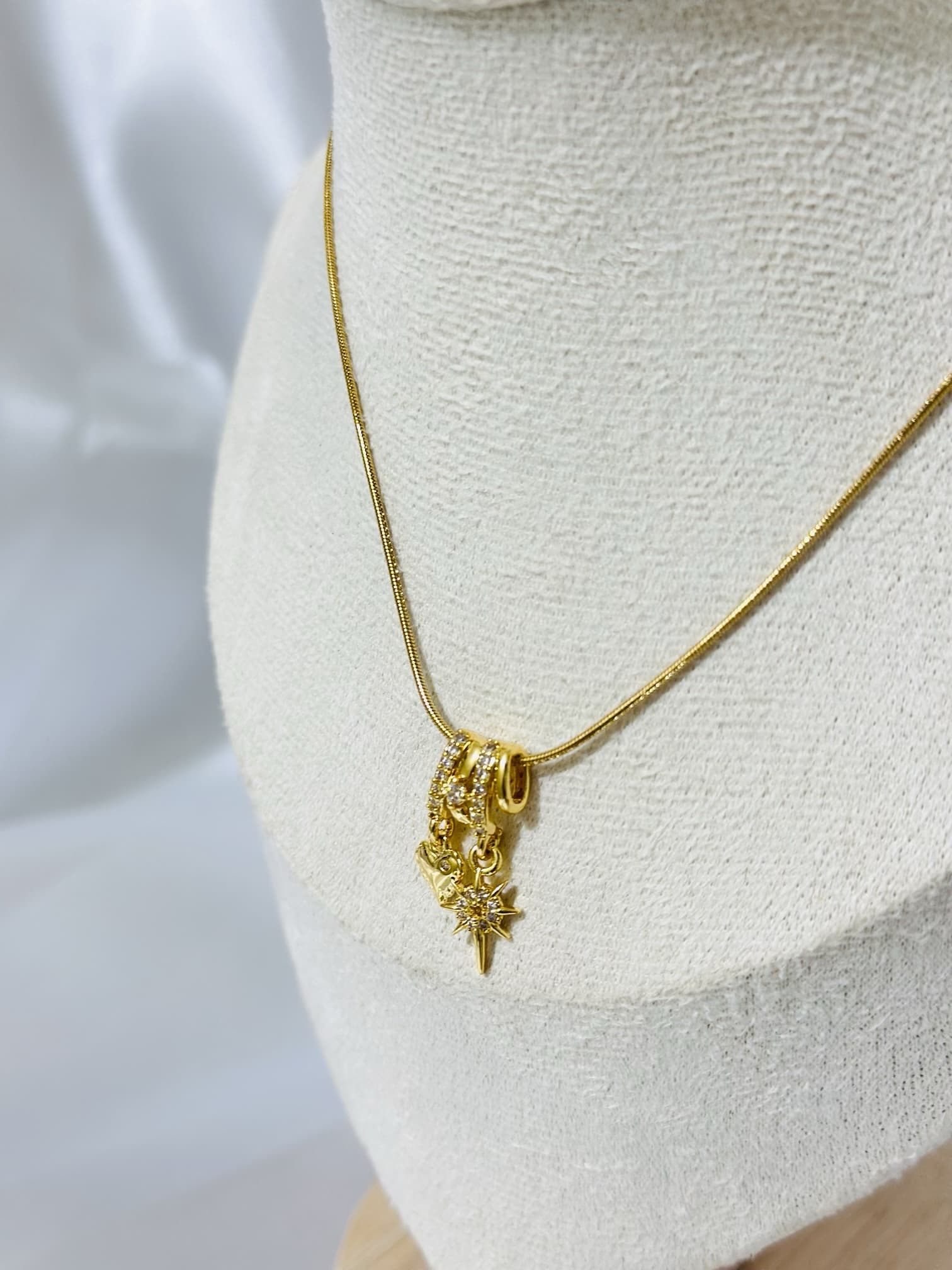 Anti Tarnish Charm Cluster Snake Chain Necklace