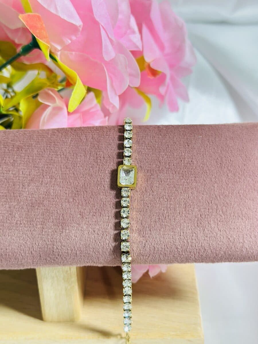 Anti Tarnish Luxe Crystal Tennis Bracelet with Center Stone