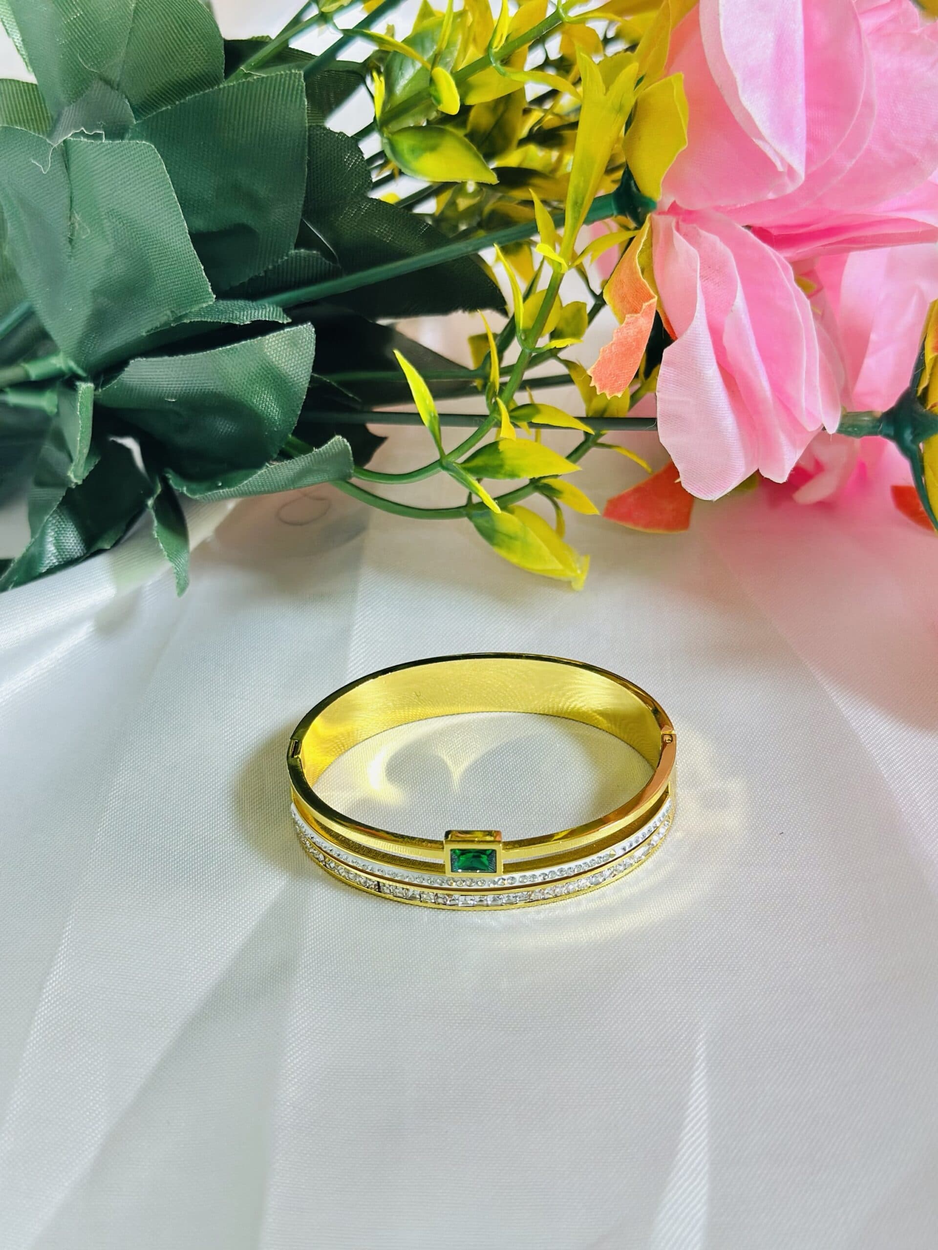 anti tarnish emerald accent dual line bangle