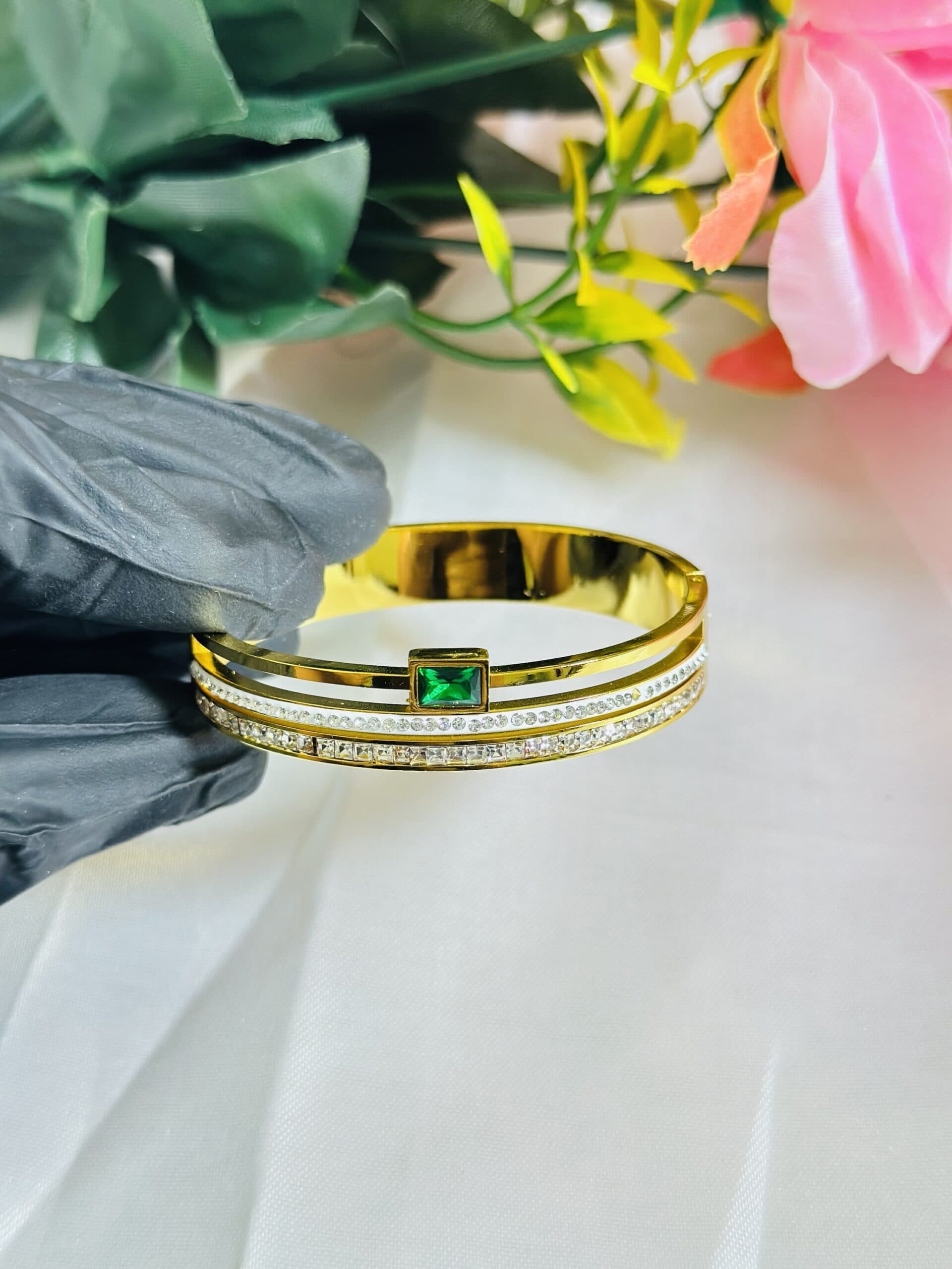 anti tarnish emerald accent dual line bangle