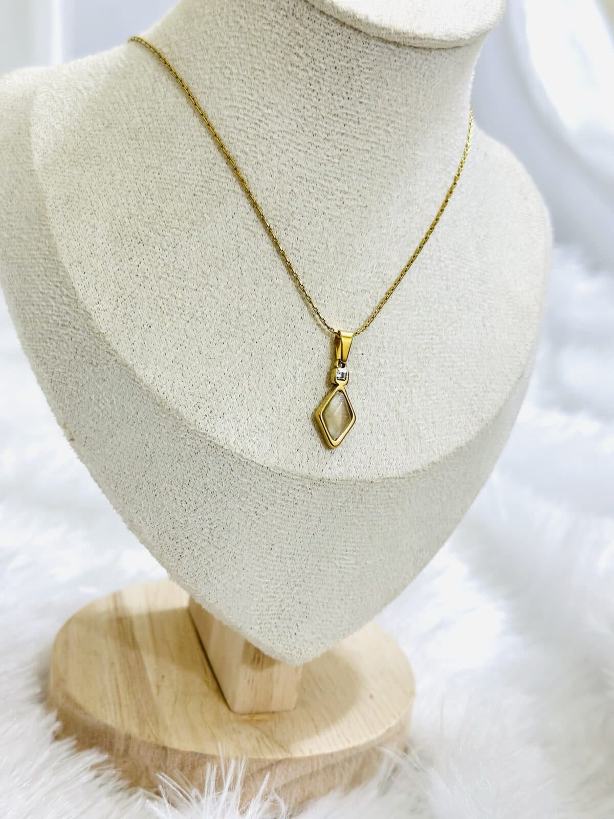 Anti Tarnish Vintage Stone Pendant Necklace