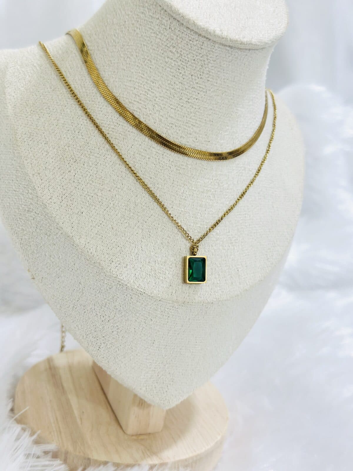 Anti Tarnish Green Stone Pendant Necklace For Women